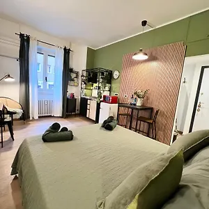 Apartamento La Bella Charme 3 Km Away From Duomo/ Netflix & Wi-fi Included, Milán